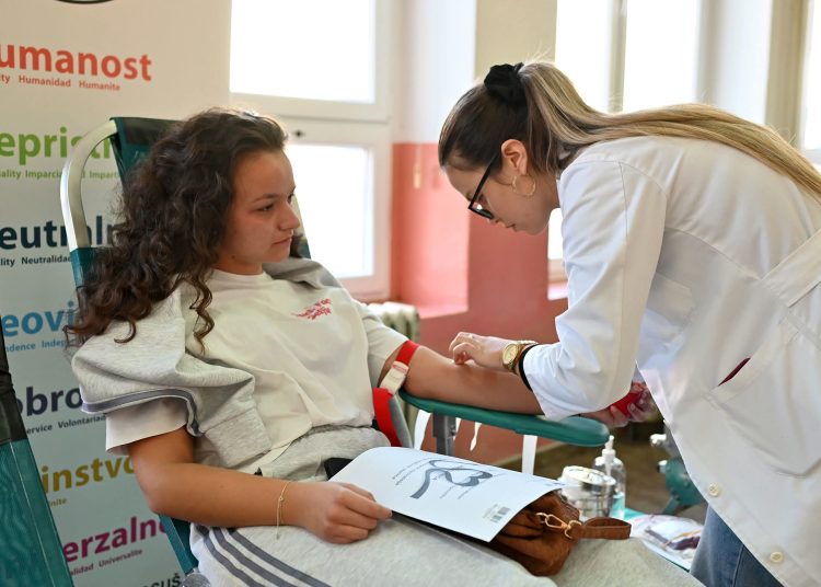Učenici i djelatnici srednjih škola u Posušju darovali 51 dozu krvi