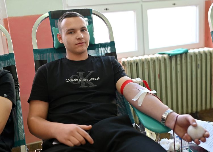 Učenici i djelatnici srednjih škola u Posušju darovali 51 dozu krvi