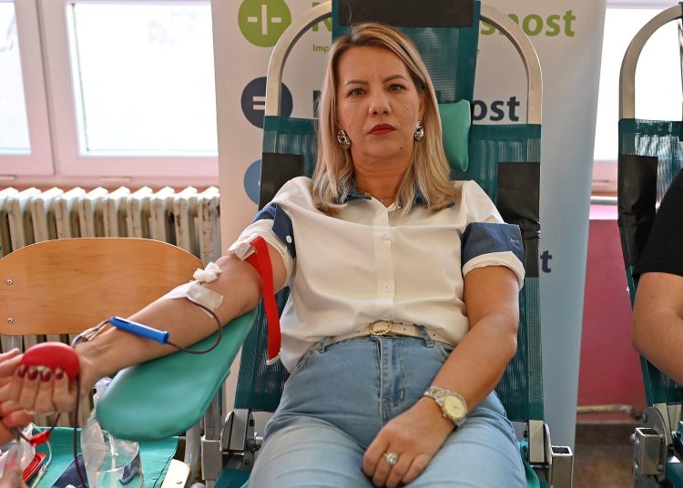 Učenici i djelatnici srednjih škola u Posušju darovali 51 dozu krvi