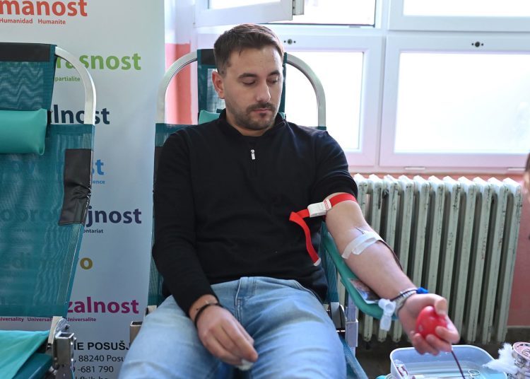 Učenici i djelatnici srednjih škola u Posušju darovali 51 dozu krvi