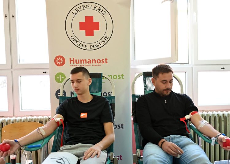 Učenici i djelatnici srednjih škola u Posušju darovali 51 dozu krvi