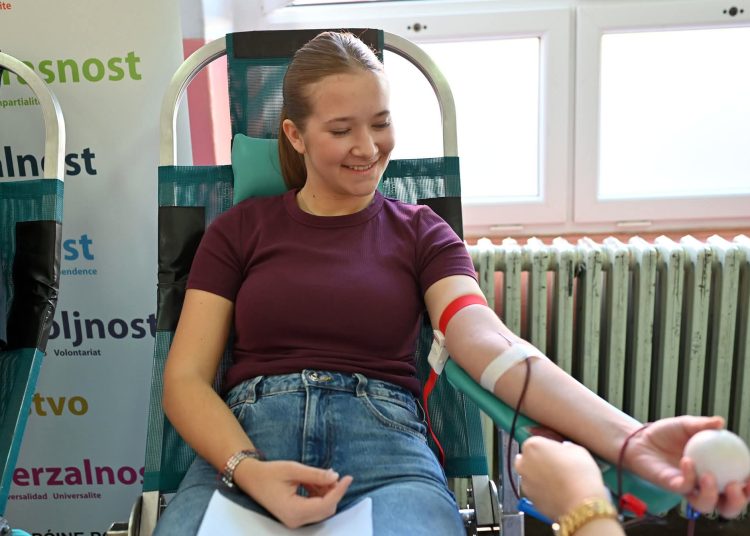 Učenici i djelatnici srednjih škola u Posušju darovali 51 dozu krvi
