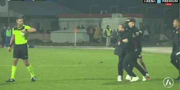 (VIDEO) Trener Slobode krenuo na suca iz Gruda pa dobio crveni karton