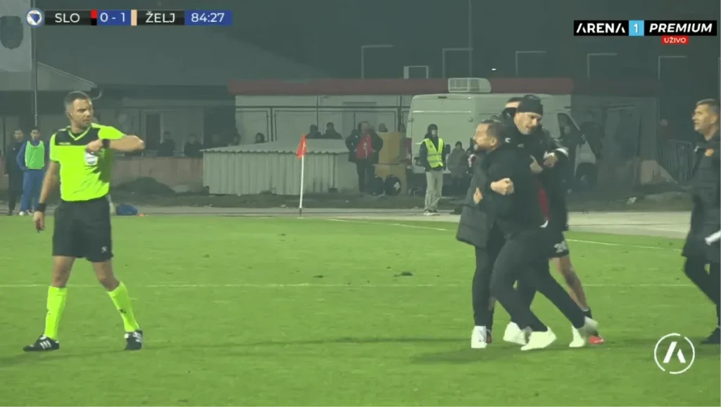 (VIDEO) Trener Slobode htio se fizički obračunati sa sucem iz Gruda (VIDEO) Trener Slobode htio se fizički obračunati sa sucem iz Gruda