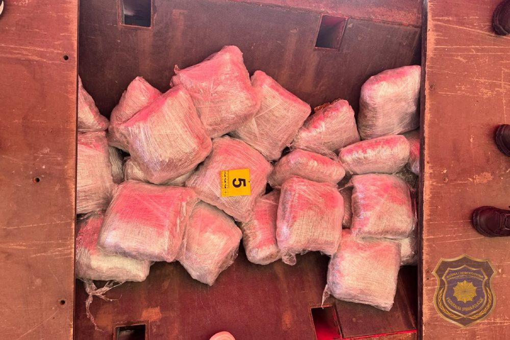 FUP objavio detalje akcije u Grudama: U kamionu pronađeno 100 kilograma marihuane FUP objavio detalje akcije u Grudama: U kamionu pronađeno 100 kilograma marihuane