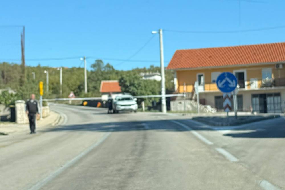 Teška prometna nesreća kod Medovića, cesta Grude – Široki Brijeg zatvorena za promet Teška prometna nesreća kod Medovića, cesta Grude – Široki Brijeg zatvorena za promet