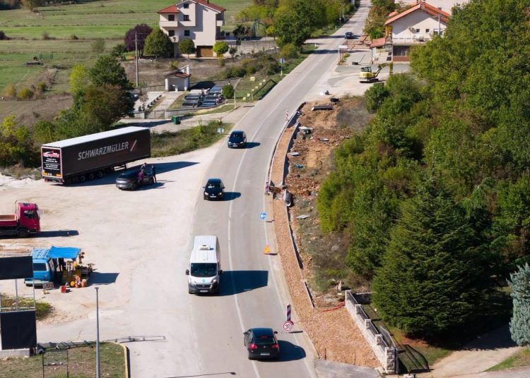 Radovi na izgradnji nogostupa u Širokom Brijegu, gradi se i rotor u Knešpolju