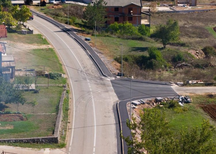 Radovi na izgradnji nogostupa u Širokom Brijegu, gradi se i rotor u Knešpolju