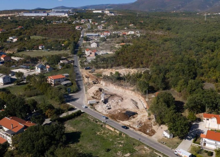 Radovi na izgradnji nogostupa u Širokom Brijegu, gradi se i rotor u Knešpolju