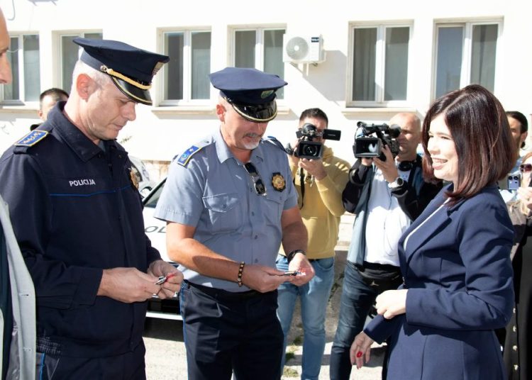 Obnovljen vozni park MUP-a HNŽ-a: Policiji predana nova službena vozila