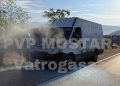 Požar na kombiju na Žovnici, intervenirali mostarski vatrogasci
