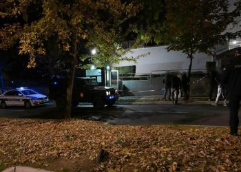 Viknuo „Allahu akbar” i s dva noža napao policajca u Beogradu