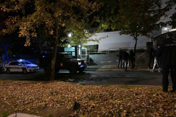 Viknuo „Allahu akbar” i s dva noža napao policajca u Beogradu