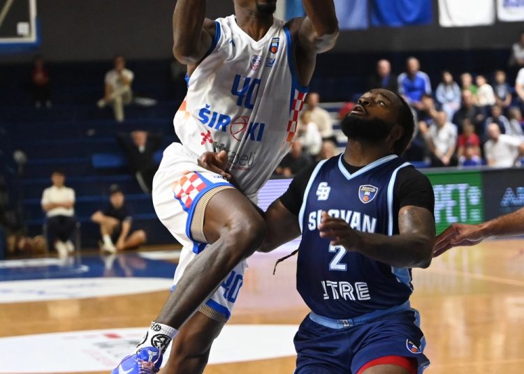 Slovan iz Bratislave slavio na Pecari rezultatom 91:98