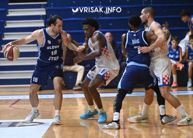 Slovan iz Bratislave slavio na Pecari rezultatom 91:98