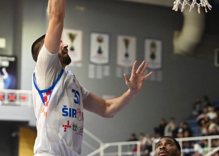 Slovan iz Bratislave slavio na Pecari rezultatom 91:98