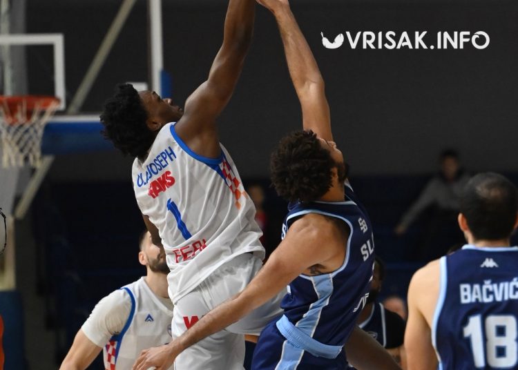 Slovan iz Bratislave slavio na Pecari rezultatom 91:98